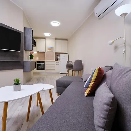 Cozy 1-bed 2 Apartment *